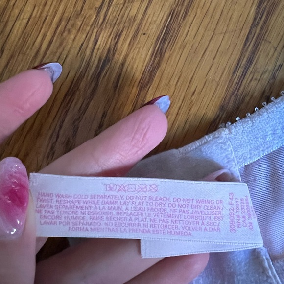 ▫️VICTORIA’S SECRET: Women’s 38D, pale pink & white w/mini gems lace push-up bra - Picture 5 of 14